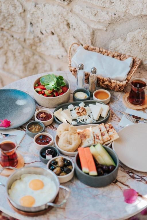 Noesta Alaçatı restoran ve serpme Ege kahvaltısı